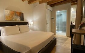 Malvezzi24 Boutique Rooms